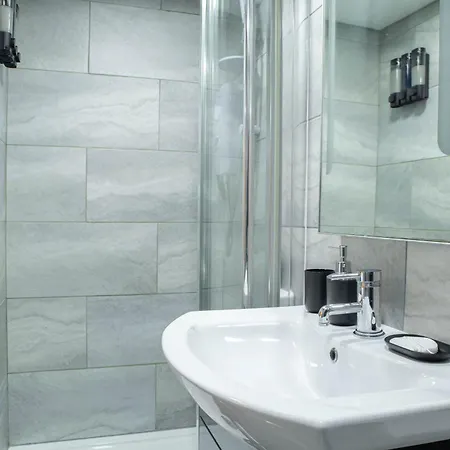 Centre Fully Equipped Perfect For Long *