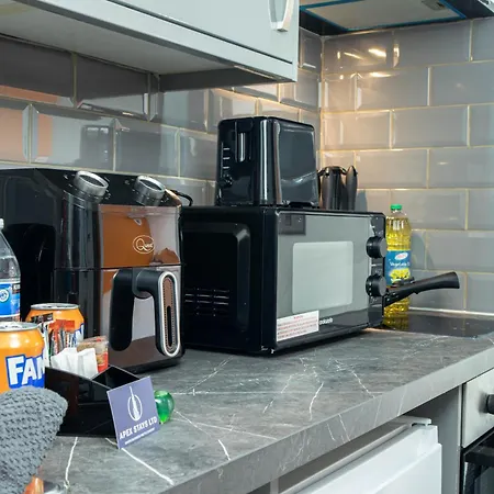Centre Fully Equipped Perfect For Long