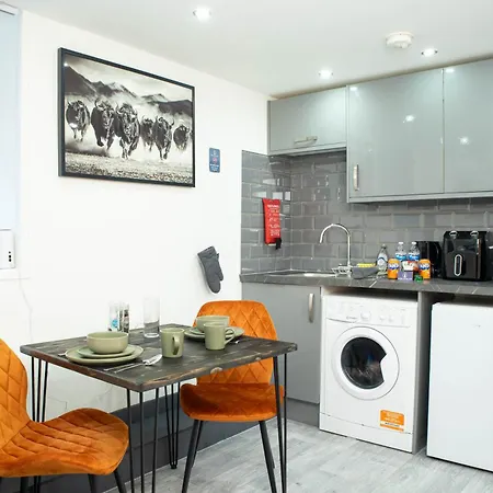 Centre Fully Equipped Perfect For Long Apartment Bradford (West Yorkshire)